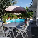 Gaestehaus Gaens - *